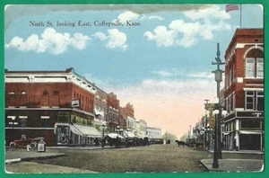 Postal de colección Coffeyville Kansas Ninth Street mirando hacia el este #3011 - Imagen 1 de 2