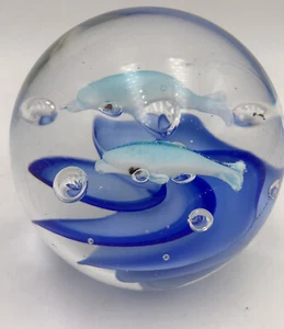 Dinastia fermacarte galleria arte vetro tondo delfini blu sopra le onde - Foto 1 di 9