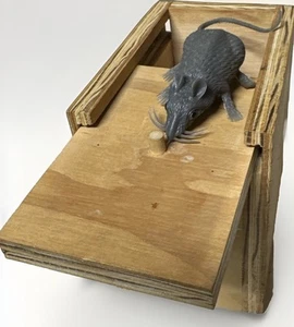 Selbstgemachte Schreckkiste Maus Streich Holz Schiebetür Überraschung Witz Lustig Spielzeugkiste - Bild 1 von 11