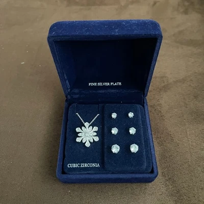 Juego de pendientes/collar de zarconia cúbica enchapado en plata bonito colgante bonito copo de nieve Foto 1 de 3
