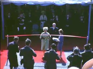 16mm Cine Film, Princess Margaret Opening Ferodo Brake Factory, Caernarfon 1962 - Imagen 1 de 6