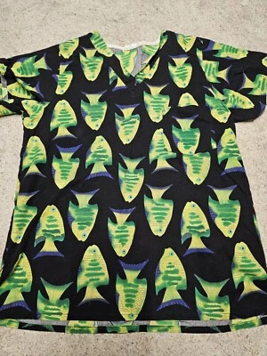 Blusa Médica Médica Estampada de Peces Verdes Cotton & Company para Mujer Negra con Estampado de Peces Talla S Foto 1 de 4