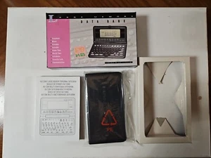 Large Memory 128Kb Data Bank / Digital Diary Pocket Calculator - Brand New - Box - Picture 1 of 8