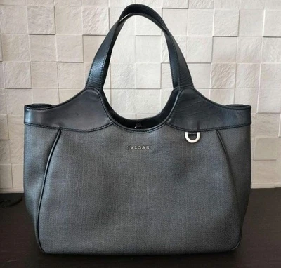 Bvlgari Gray & Black Leather Weekend Bag Used, Elegant Design Foto 1 de 4