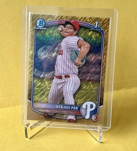 2025 Bowman Chrome Wen-Hui Pan 1st Bowman GOLD Shimmer Refractor /50 Phillies - Bild 1 von 3