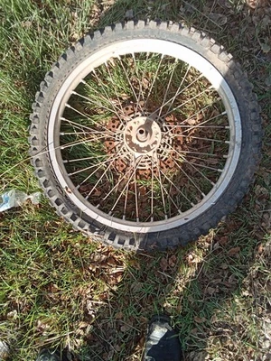 Suzuki RM250 1991 OEM LLANTA DELANTERA BUJE NEUMÁTICO 55311-28C01 Foto 1 de 4