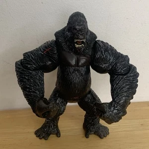 King Kong Action Figure 2005 Playmates 8th Wonder Battle Damaged Toy - Picture 1 of 4