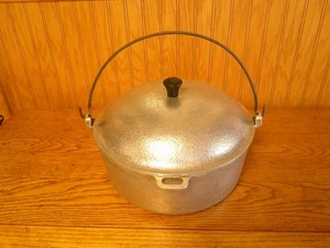 Vintage Club Aluminum Hammered Stock Pot pan Dutch Oven 4.5 Qt bail handle - Picture 1 of 4