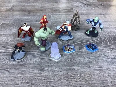 Lote de 8 figuras de acción Disney Infinity 2.0 Marvel Avengers usadas y 2 discos Foto 1 de 4