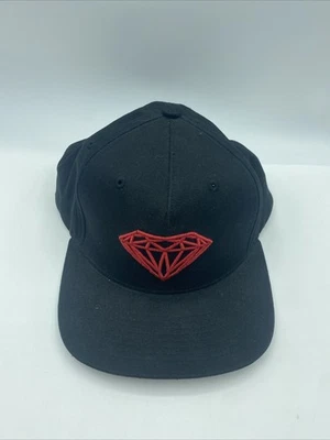 Gorra Diamond Supply Co Snap Back negra con diamante rojo Foto 1 de 4