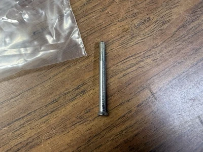 Tornillo de lente de luz trasera Metropolitan Nash #1 Foto 1 de 4