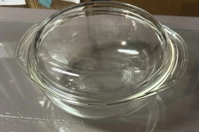 Pyrex Nesting Bowls W/ Flat Lids 022 AA13 &023 A15 Small Chip/ Defect On Handle - image 1 of 4