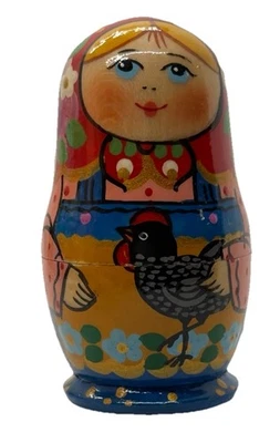 Russian Matryoshka Nesting Dolls Hand Painted 5 piece Set Wooden Vintage  - Image 1 of 4