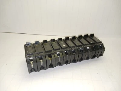 L0T DE 10) DISYUNTOR ELÉCTRICO GENERAL 20 AMP 120/240 VAC 22-KA THQL1120 Foto 1 de 4