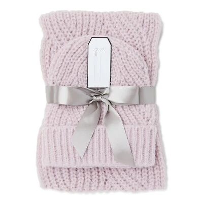 Juego de gorro y bufanda Time and Tru tejido con cable para mujer, 2 piezas, lavanda ligera Foto 1 de 3