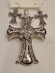 STUNNING SILVER TONE RHINESTONE CROSS PENDANT & EARRINGS SET - Picture 1 of 7