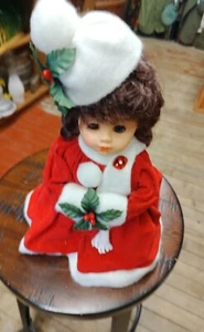 VINTAGE WEIHNACHTEN KITSCHIG GESCHIRR SEIFENFLASCHE MÄDCHEN ROTES KLEID Handarbeit OOAK 12" - Bild 1 von 12
