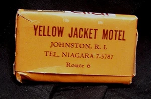 VINTAGE ADV~YELLOW JACKET MOTEL/JOHNSTON, R.I.~SOUVENIR TRAVEL MINI SOAP - Picture 1 of 2