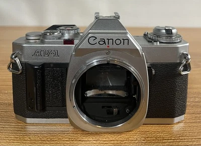 Solo cuerpo de cámara fotográfica Canon AV-1 SLR 35 mm - sin probar como está para piezas Foto 1 de 4