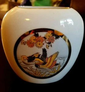 MASA weiße ovale Fine China Mini 4,25" Vase; asiatisches Enten-Design; Goldrand JAPAN - Bild 1 von 12