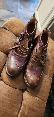 John Fluevog Adrian Alli four buckle wingtip brogue mary jane shoes size 7 - Imagem 1 de 4