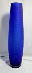 Jarrón acanalado azul colbalto acabado esmerilado/satinado 16" de alto - Imagen 1 de 7