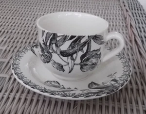 Taza y platillo Gien France "Tulipes Noires" - 3-1/4" - Imagen 1 de 3