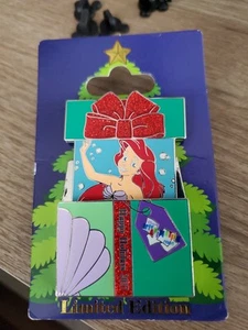 Disney Pin Happy Holidays 2017 Art of Animation ARIEL GIFT - Picture 1 of 3