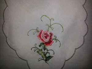 Handbestickter Brötchenkorb Rose Blumen Serviette Vintage tolles Geschenk - Bild 1 von 1