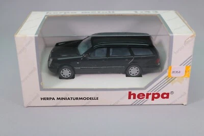 ZE353 HERPA 1/43 Mercedes Benz E320 T Classe E Break noire Ref 070393 NB - Photo 1/4