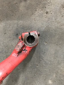 $ MAKE OFFER $ 1 USED SATOH S-650G PARTS RIGHT FRONT SPLINED STEERING ARM - Picture 1 of 6
