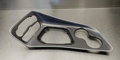 Dodge Challenger 2015-2023 OEM palanca de cambios bisel 6TD511X8AA Foto 1 de 4