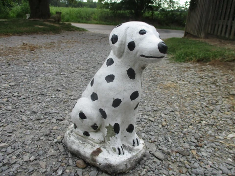OLD DALMATIAN DOG VINTAGE CEMENT/CONCRETE GARDEN STATUE LAYERS OLDCRACKLED PAINT Cover