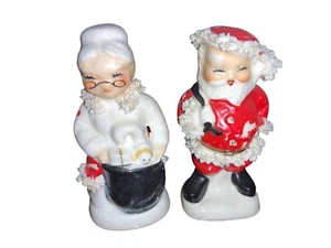 Napco Santa and Mrs Claus Salt Pepper Shaker Set Spaghetti Trim - Picture 1 of 17