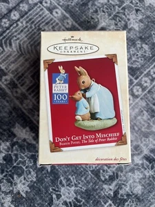 Hallmark Ornament - 2002 Don't Get Into Mischief - The Tale of Peter Rabbit - Imagen 1 de 1