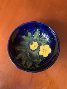Moorcroft Pottery Small Bowl 4 1/2 Inch Dia. Buttercup Design by Sally Tuffin. - Picture 1 of 3