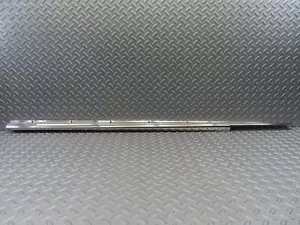 �39866� Mercedes-Benz C107 350SLC Coupe davanzale porta destra cromato - Foto 1 di 6