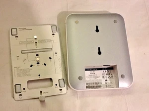 Cisco Meraki MR18 Dual-radio 2x2 MIMO Access Point with wall bracket - Picture 1 of 7