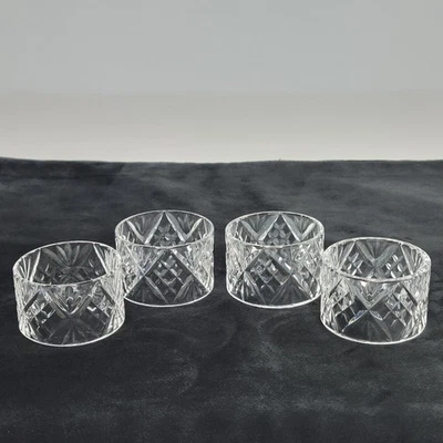 Juego de 4 soportes de servilletas delicados de cristal de 2" cruzados Foto 1 de 4