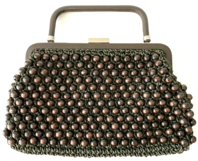 Cartera para mujer Ann Taylor verde oscuro de ganchillo y marrón con cuentas de madera con bisagras... Foto 1 de 4