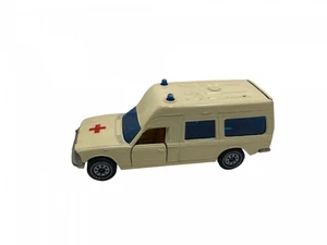 Modell  Fahrzeug Krankenwagen 10 cm. Top Zustand  - Picture 1 of 3