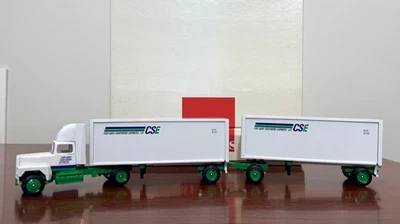 Con-Way CSE Doubles 1997 Winross Trucks FL/S - Image 1 of 3