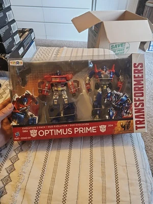PACK DE 2 TRANSFORMERS G1 CLASSICS EVOLUTION OPTIMUS PRIME Toys R Us CROMO Foto 1 de 4