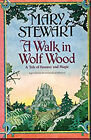 A Walk in Wolf Wood couverture rigide Mary Stewart
