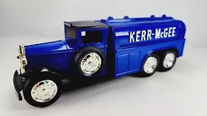 ERTL Diecast Mobil 1930 Diamond T Tanker Bank Blue Fuel Limited Edition 3032 8" - Picture 1 of 13