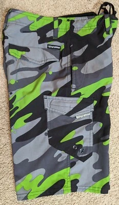 Pantalones Cortos Carga Ocean Current Niños Talla 8 Camuflados Negro y Verde 6 Bolsillos Como Nuevos Foto 1 de 4