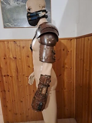 Spallaccio, Bracciale E Maschera Steampunk In Cuoio - Immagine 1 di 4