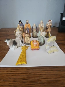 Vintage13 Piece Bisque /Ceramic Christmas Nativity Set Figurines Japan - Foto 1 di 11
