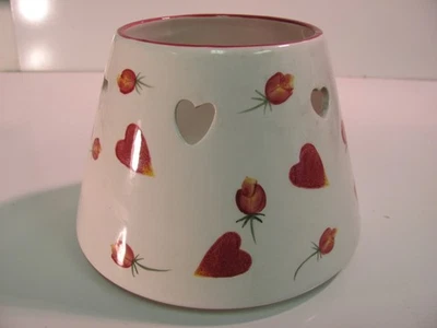 Tarro Cerámico Vela Topper Tono Pintado Blanco con Tulipanes y Pétalos Corazón Foto 1 de 4