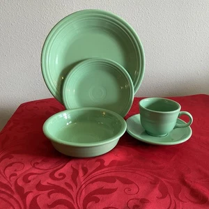 Fiestaware Vintage Light Green 5 Piece Place-setting Mint condition - Picture 1 of 8